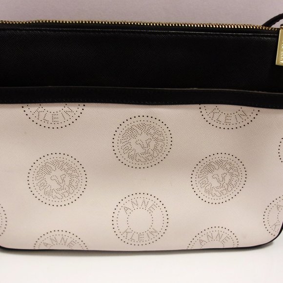 ANNE KLEIN BLACK AND CREAM FAUX LEATHER CROSSBODY PURSE, Like New Crossbody Bag - Picture 3 of 12